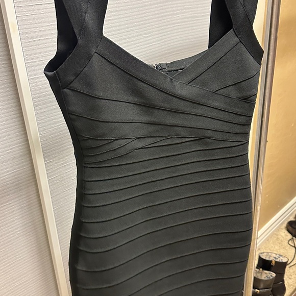 BEBE LUXE BANDAGE HALTER CRISS CROSS DRESS - Picture 5 of 7